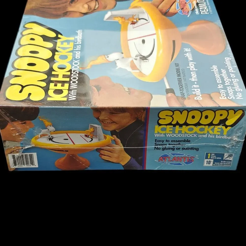 Snoopy Ice Hockey Game Woodstock & Birdbath Snap Plastic Model Kit Atlantis NEW